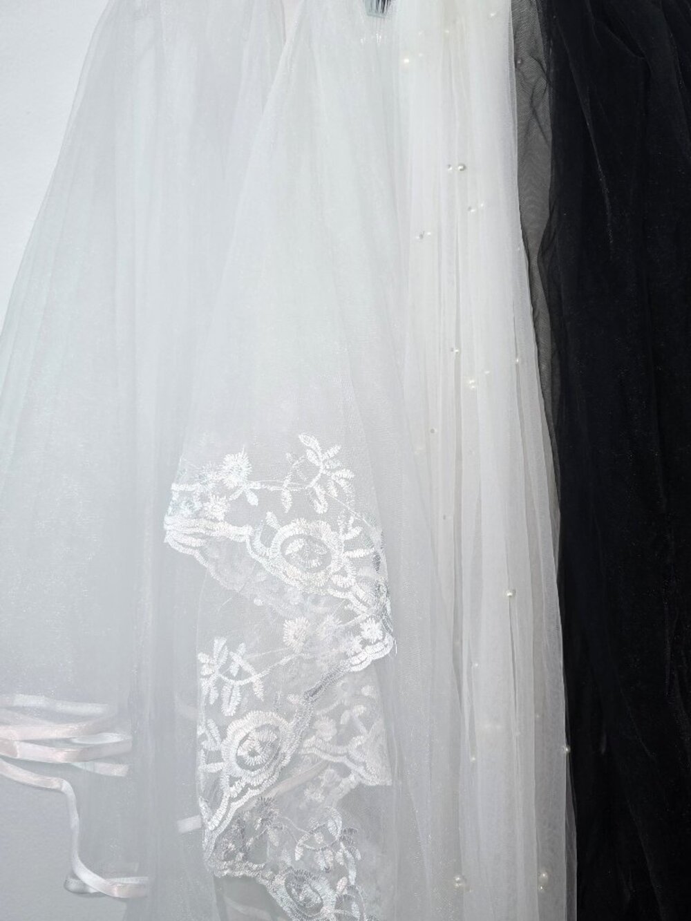 VEILS  4:Diff. styles/lengths 3 white and I black
